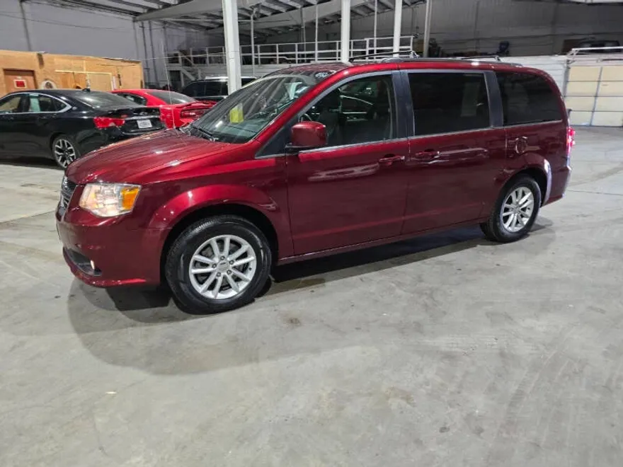 2019 Dodge Grand Caravan SXT photo 1