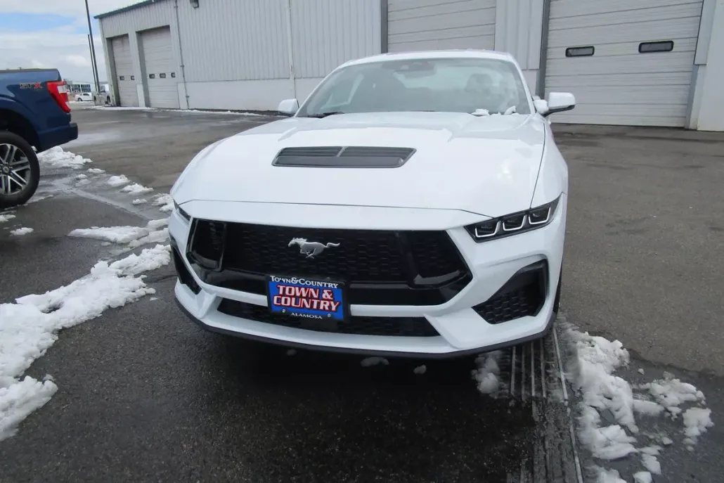 2024 Ford Mustang photo 1