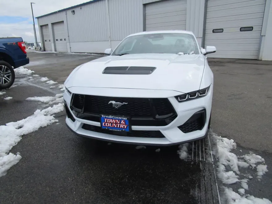 2024 Ford Mustang photo 1