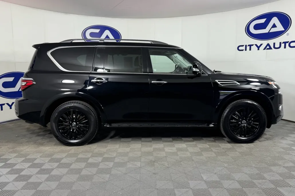 2023 Nissan Armada SL photo 1