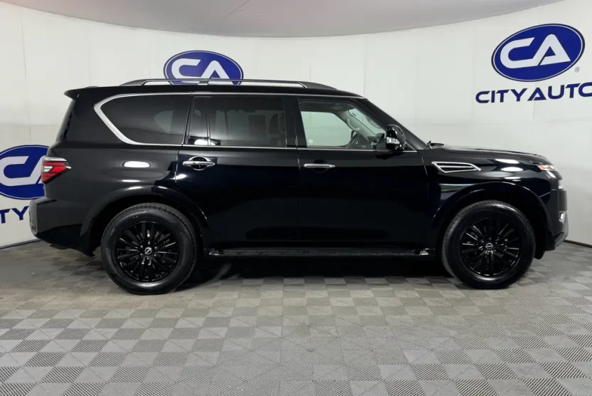 2023 Nissan Armada SL photo 1