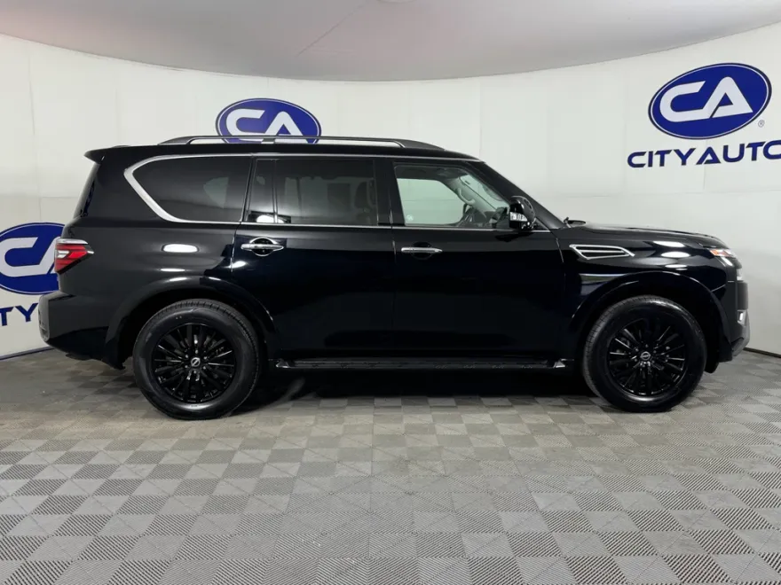 2023 Nissan Armada SL photo 1