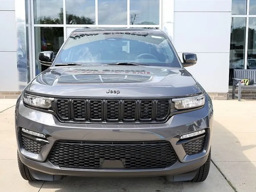 2025 Jeep Grand Cherokee Limited photo 1