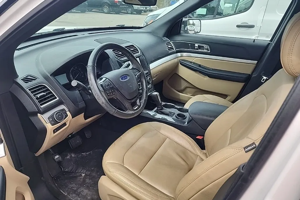 2017 Ford Explorer XLT photo 1