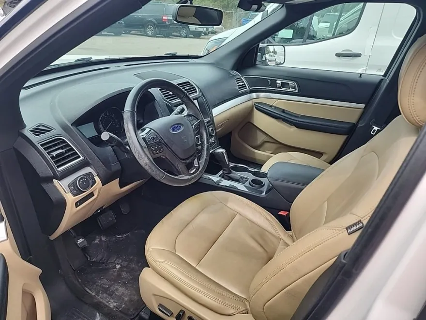 2017 Ford Explorer XLT photo 1