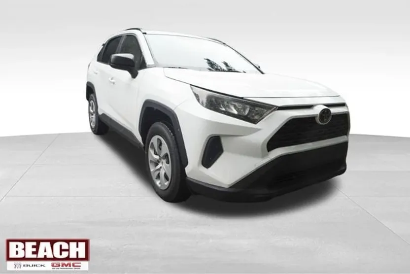 2019 Toyota RAV4 LE photo 1