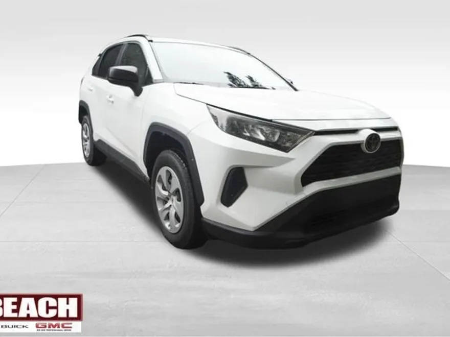2019 Toyota RAV4 LE photo 1