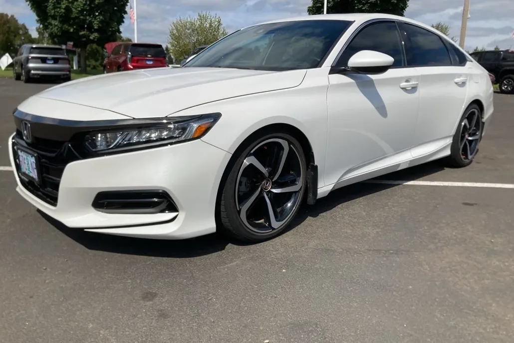 2019 Honda Accord Sport 2.0T photo 1