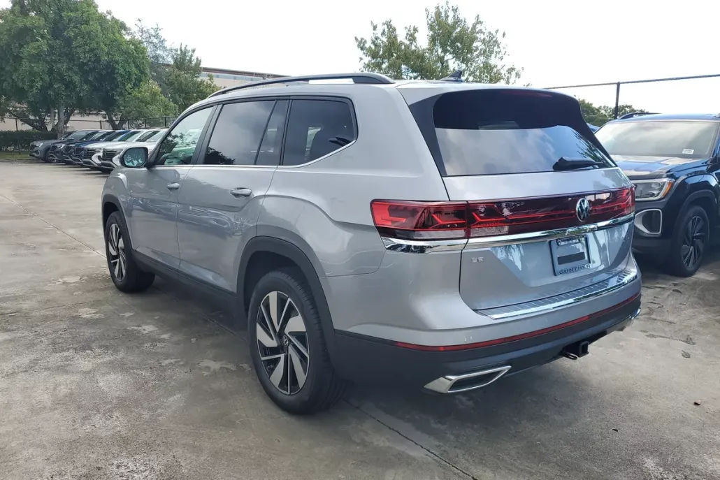 2026 Volkswagen Atlas SE Technology photo 1