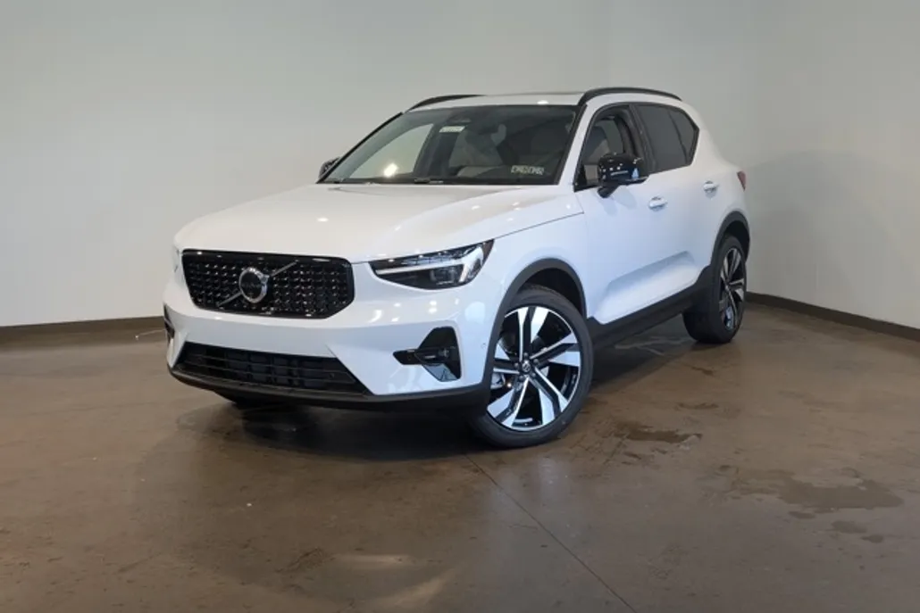 2026 Volvo XC40 photo 1