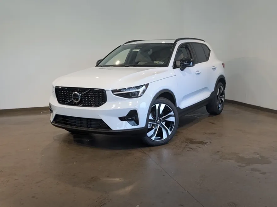 2026 Volvo XC40 photo 1