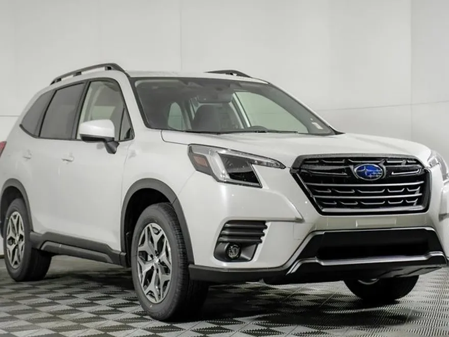 2024 Subaru Forester Premium photo 1