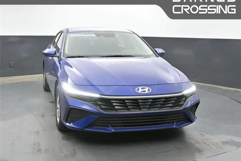 2025 Hyundai Elantra SE photo 1