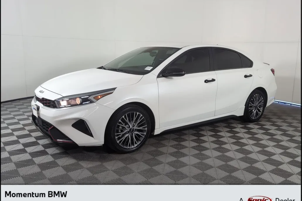 2022 Kia Forte GT-Line photo 1