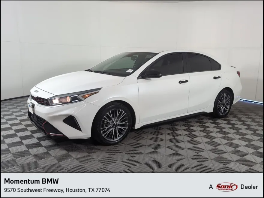 2022 Kia Forte GT-Line photo 1