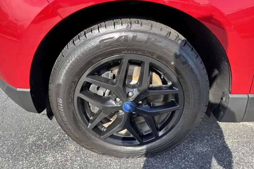 2021 Ford Edge SEL photo 1