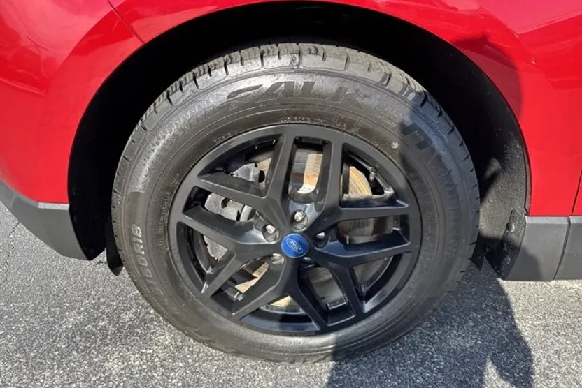 2021 Ford Edge SEL photo 1