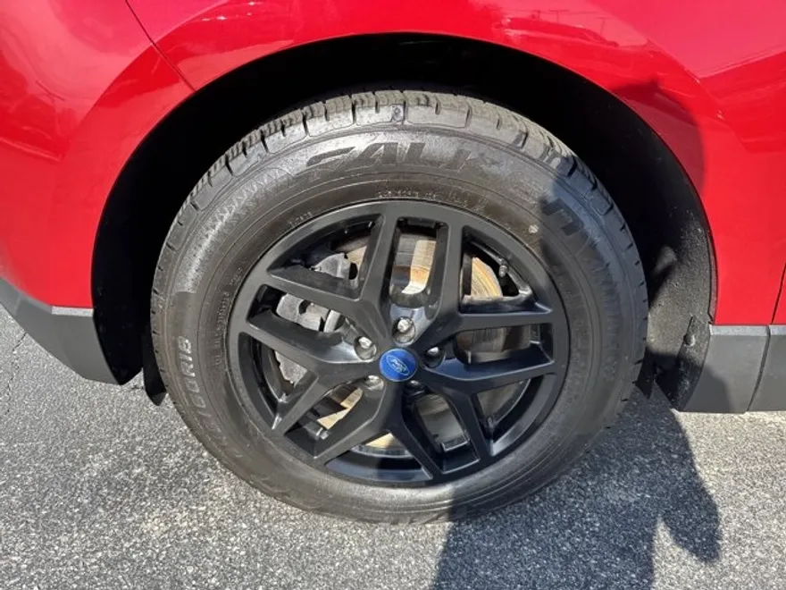 2021 Ford Edge SEL photo 1