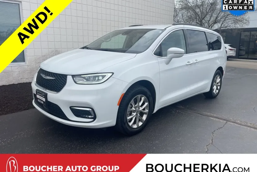 2022 Chrysler Pacifica Touring L photo 1