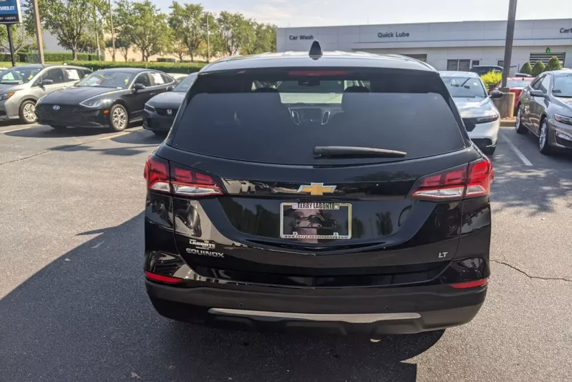 2023 Chevrolet Equinox LT photo 1