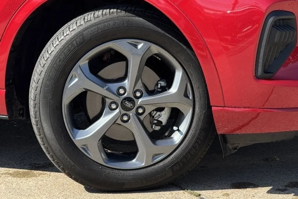2024 Ford Escape ST-Line photo 1