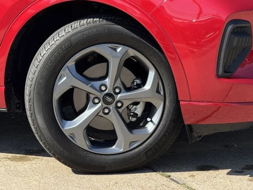 2024 Ford Escape ST-Line photo 1