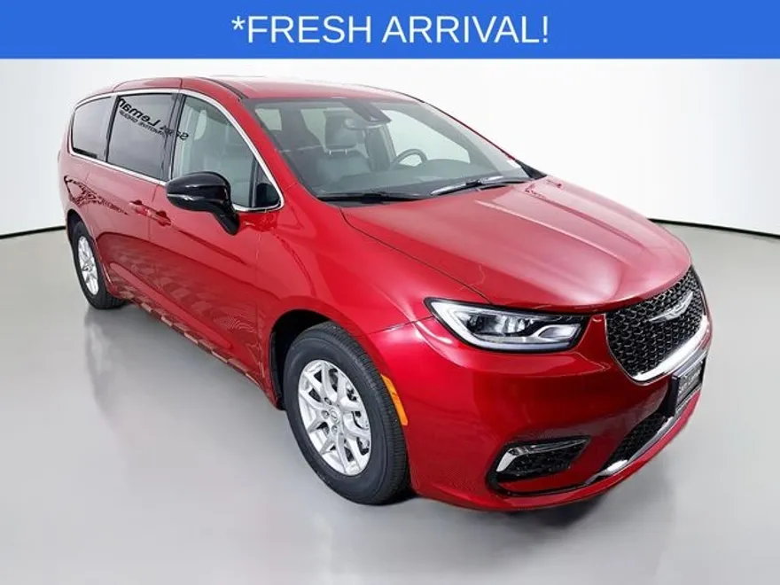 2025 Chrysler Pacifica photo 1