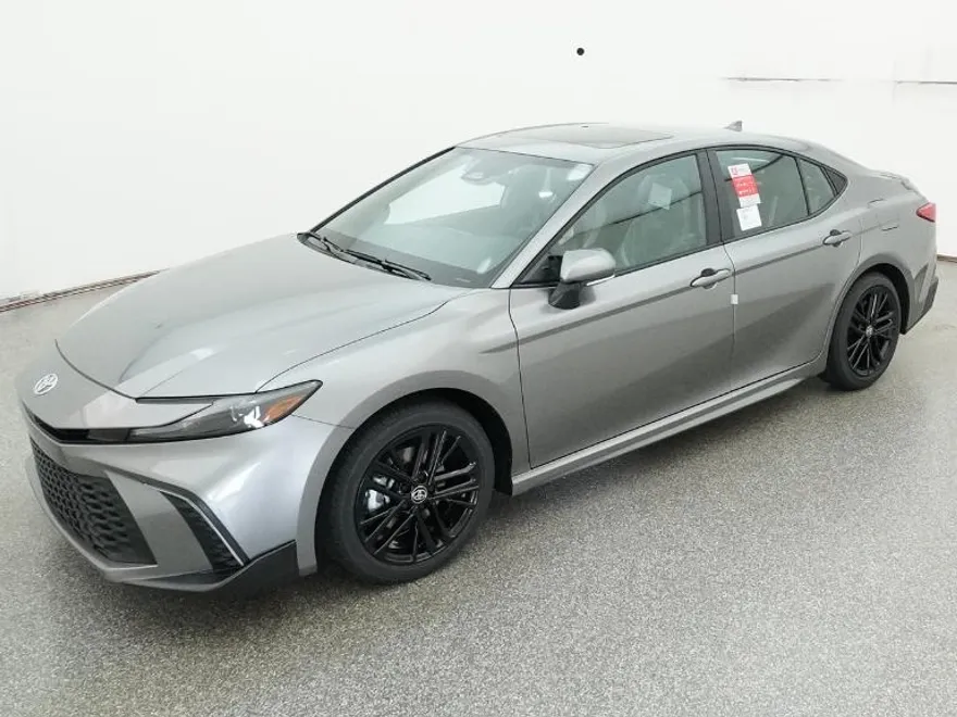 2025 Toyota Camry SE photo 1