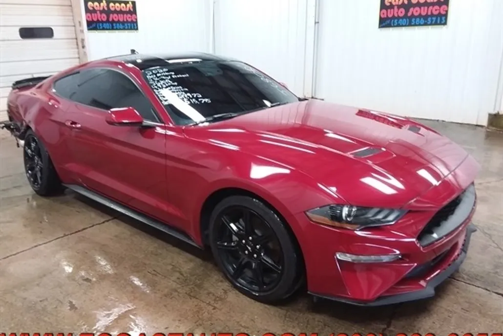 2020 Ford Mustang photo 1