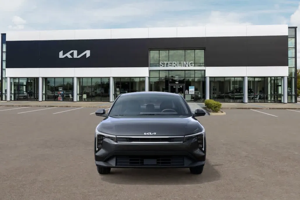 2025 Kia K4 LXS photo 1