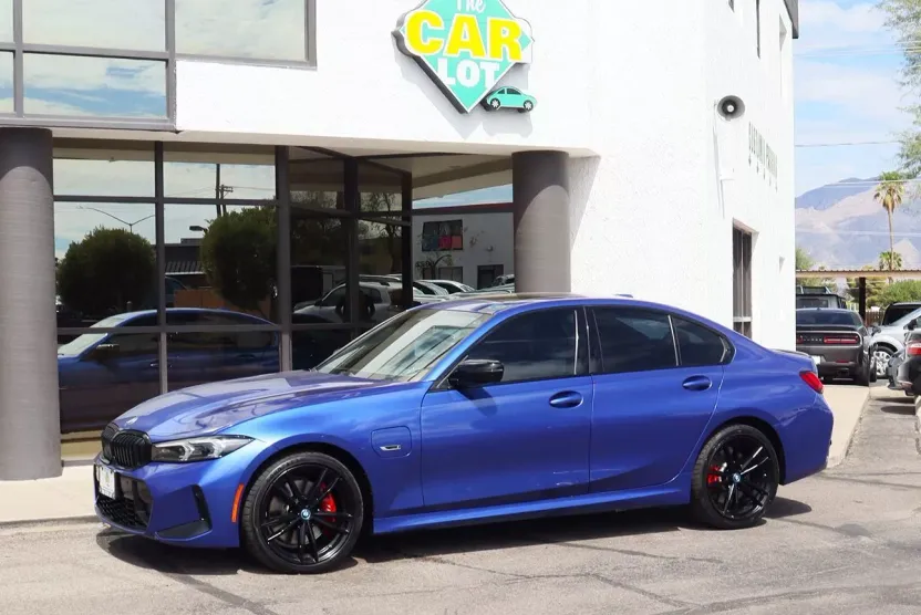 2023 Bmw 330e photo 1