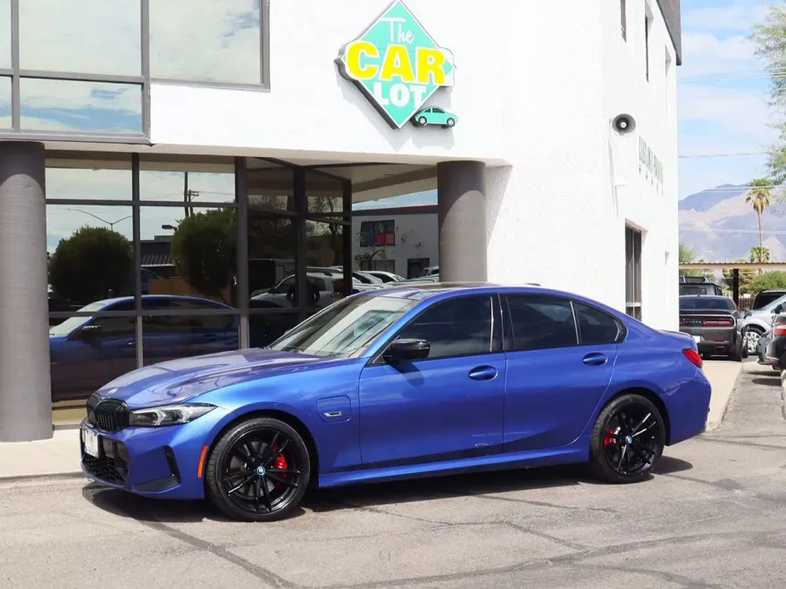 2023 Bmw 330e photo 1