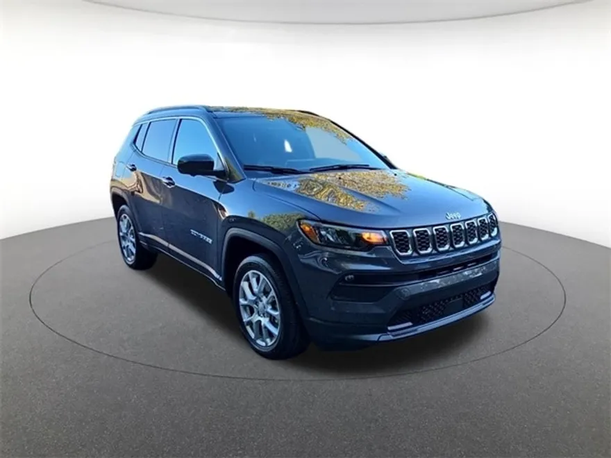 2024 Jeep Compass Latitude Lux photo 1