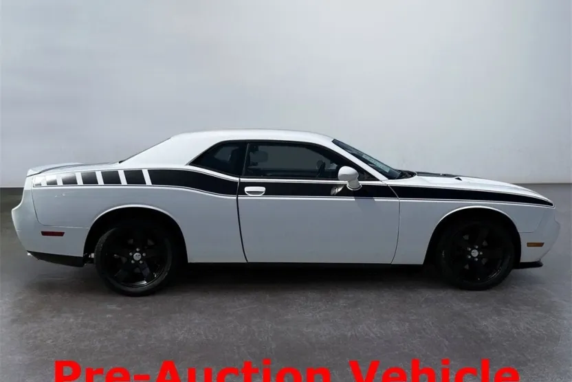 2014 Dodge Challenger SXT photo 1