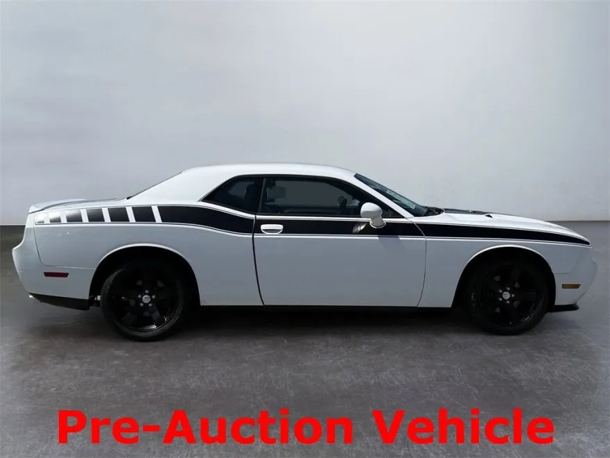 2014 Dodge Challenger SXT photo 1