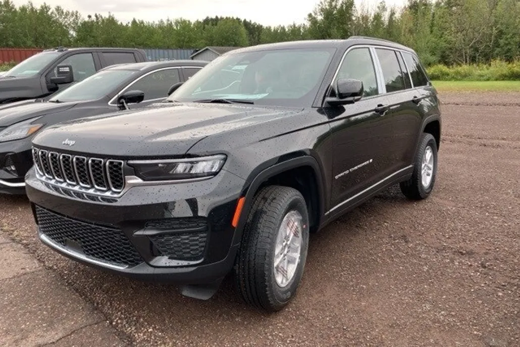 2025 Jeep Grand Cherokee Laredo photo 1
