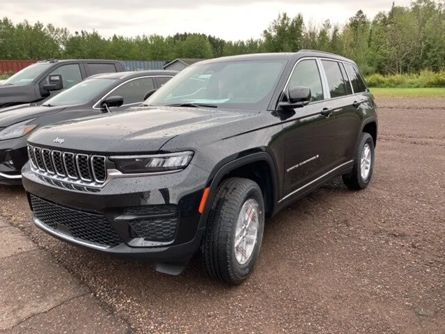 2025 Jeep Grand Cherokee Laredo photo 1