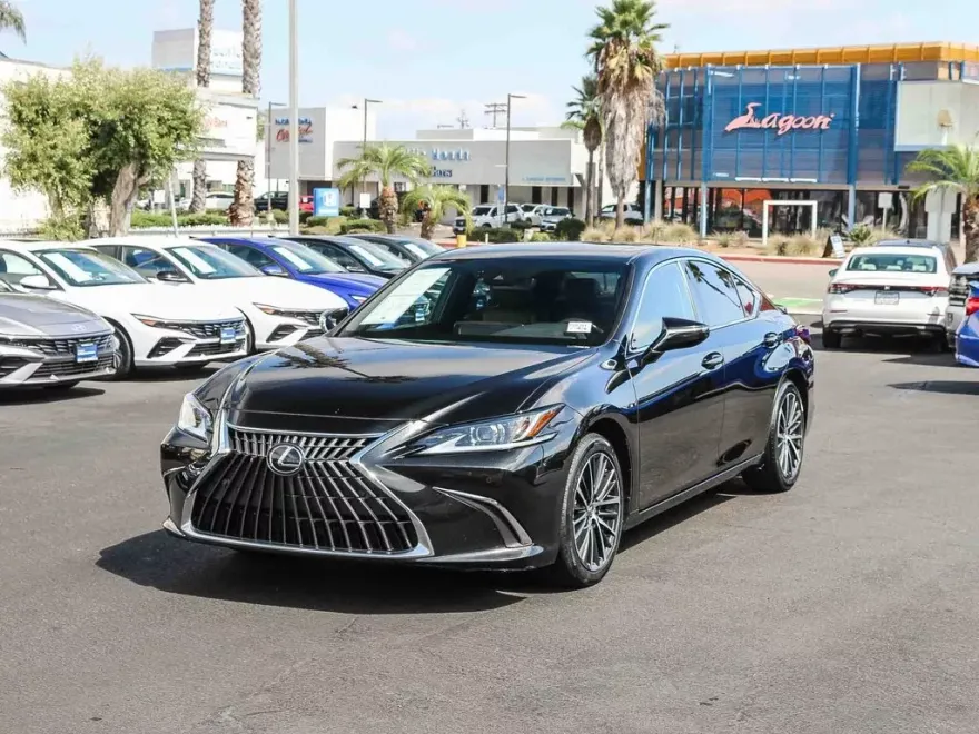2023 Lexus ES 300h photo 1