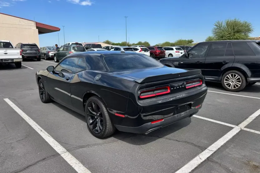 2016 Dodge Challenger SXT Plus photo 1