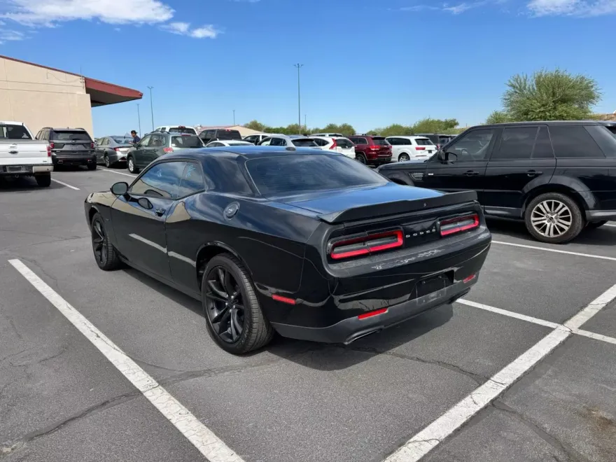 2016 Dodge Challenger SXT Plus photo 1