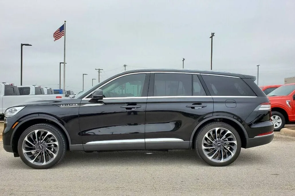2023 Lincoln Aviator Reserve photo 1
