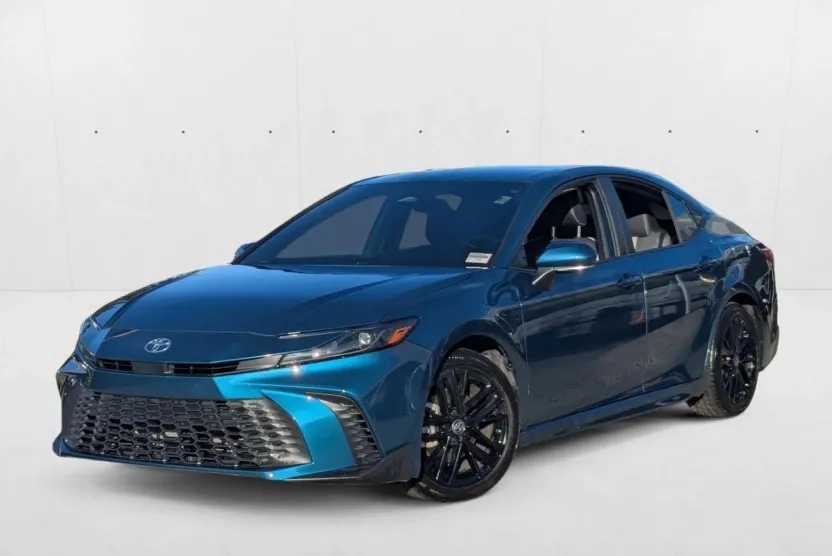 2025 Toyota Camry SE photo 1