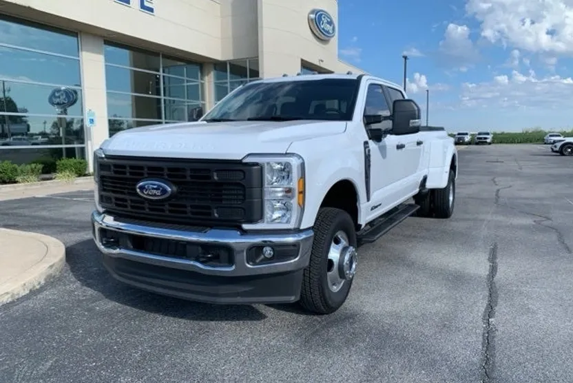 2024 Ford F-350 photo 1