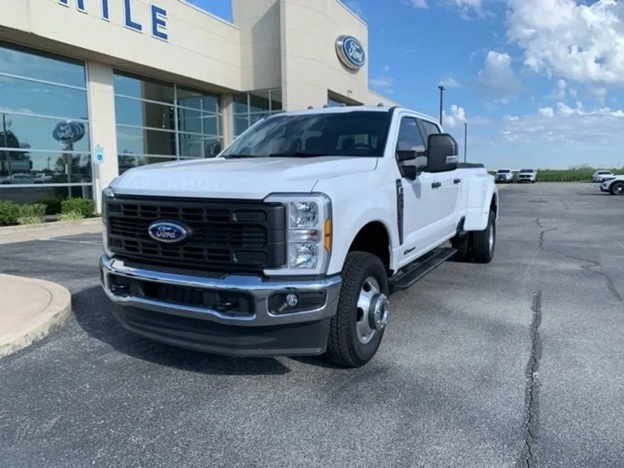 2024 Ford F-350 photo 1