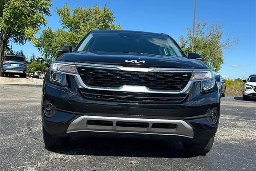 2023 Kia Seltos S photo 1