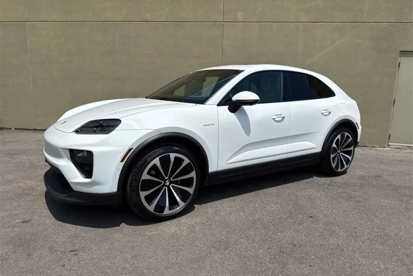 2025 Porsche Macan Electric photo 1