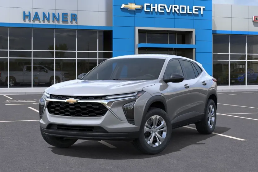 2025 Chevrolet Trax LS photo 1