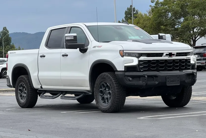 2024 Chevrolet Silverado 1500 ZR2 photo 1