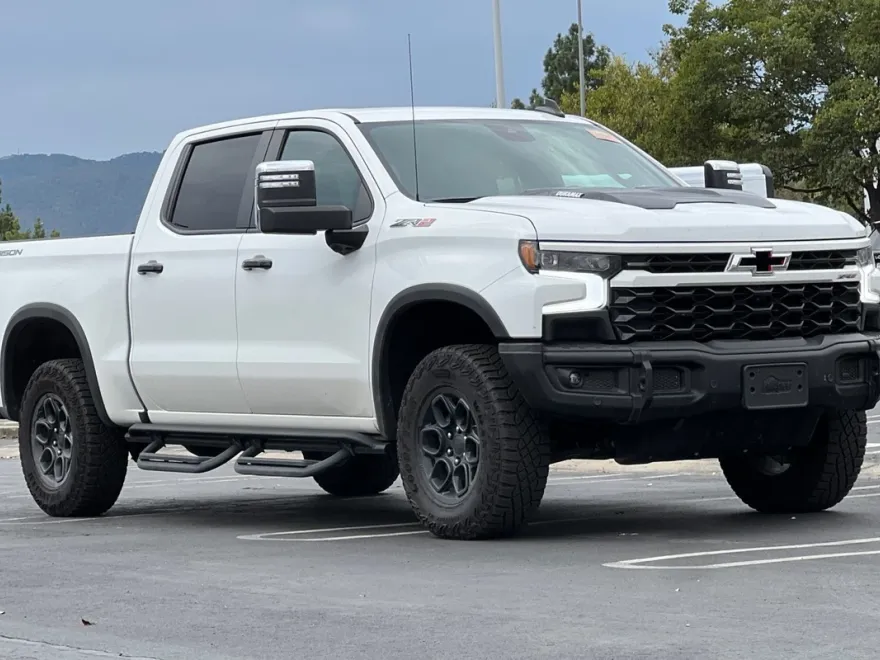 2024 Chevrolet Silverado 1500 ZR2 photo 1