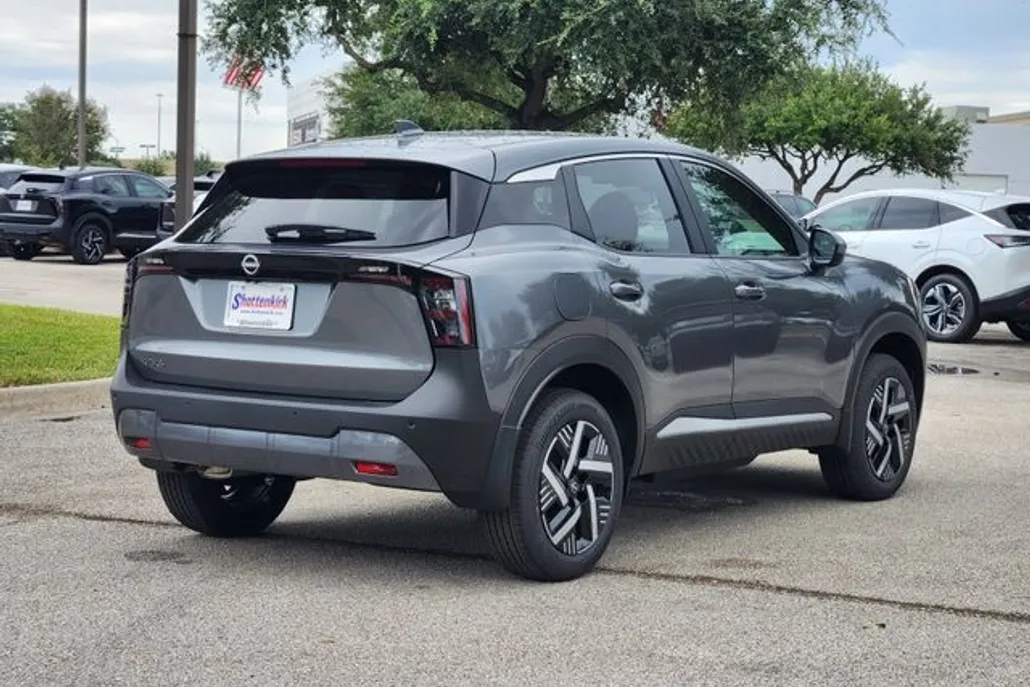 2025 Nissan Kicks SV photo 1